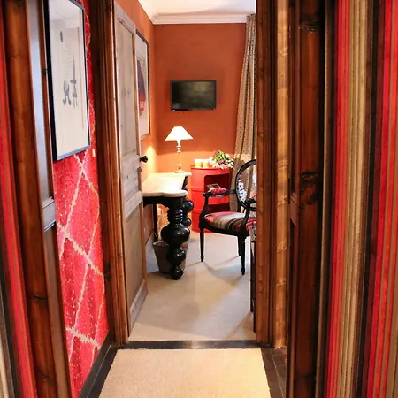 Hotel De Conde 4*